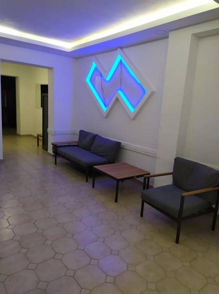 Butterfly Studios, فاليراكي المظهر الخارجي الصورة