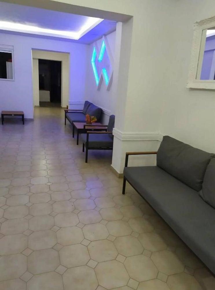 Butterfly Studios, فاليراكي المظهر الخارجي الصورة